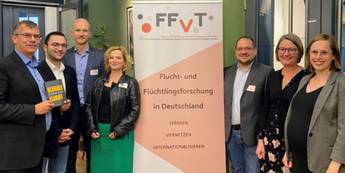 v.l.n.r.: Franck Düvell, IMIS; Mevlut Özev, DLR; Jörn Gräfingholt, IDOS; Petra Bendel, CHREN; Marcel Berlinghoff, IMIS; Maarit Thiem, BICC; Johanna Günther, CHREN. Foto: FFVT