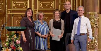 Martina Wild (2. Bürgermeisterin), Prof. Dr. Sabine Doering-Manteuffel (Präsidentin Universität Augsburg), Dr. Isabell Dieckmann, Jury-Vorsitzender Prof. Eckhard Nagel und Dagobert Ross (FILL e.V.) © Universität Augsburg